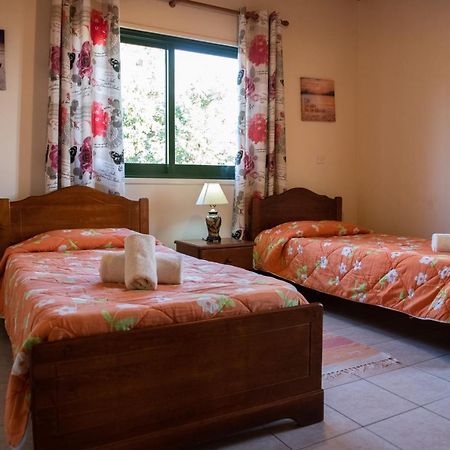 Adonis Villa Coral Bay Exterior photo