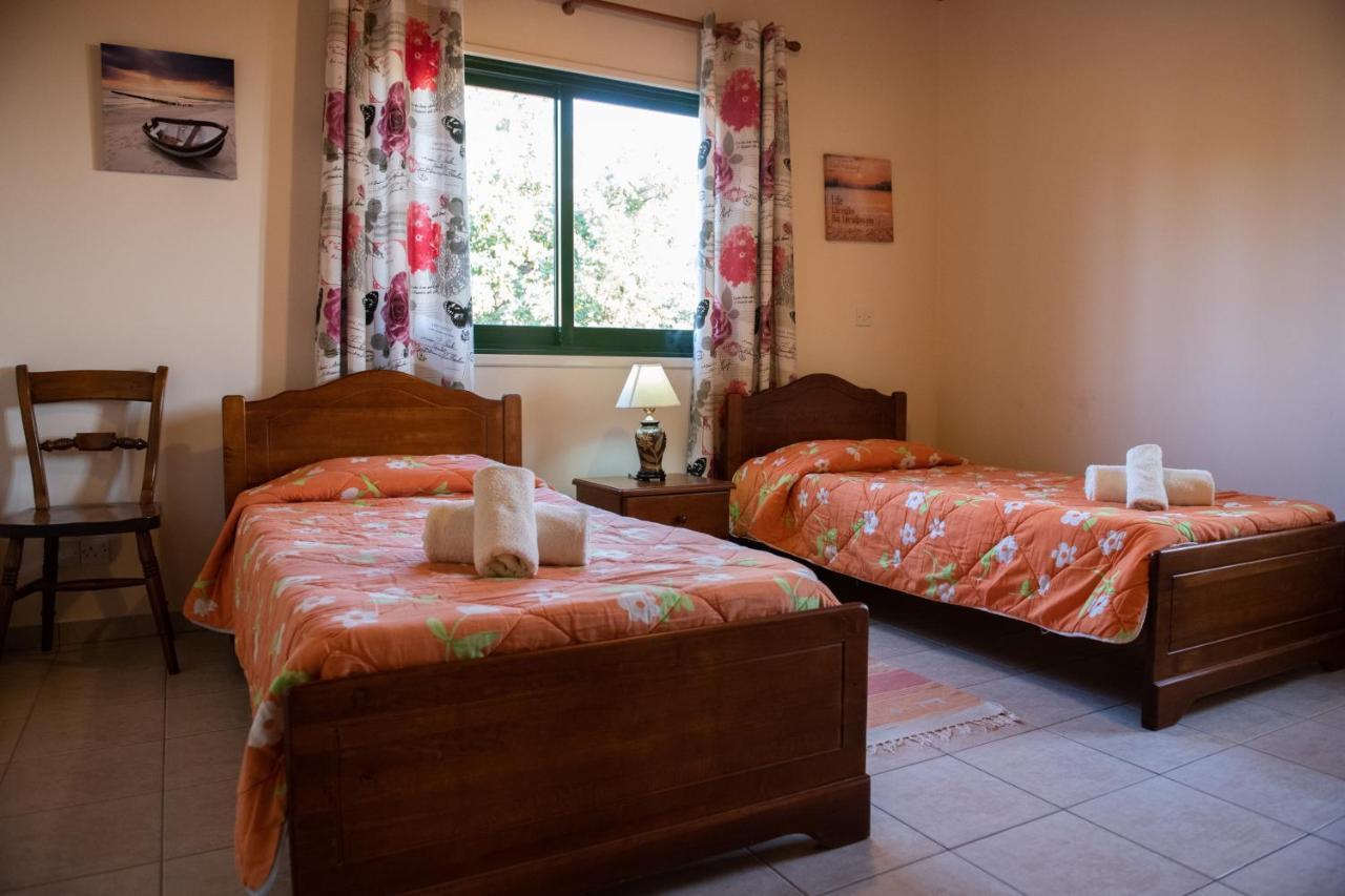 Adonis Villa Coral Bay Exterior photo