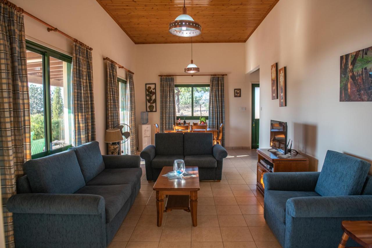 Adonis Villa Coral Bay Exterior photo